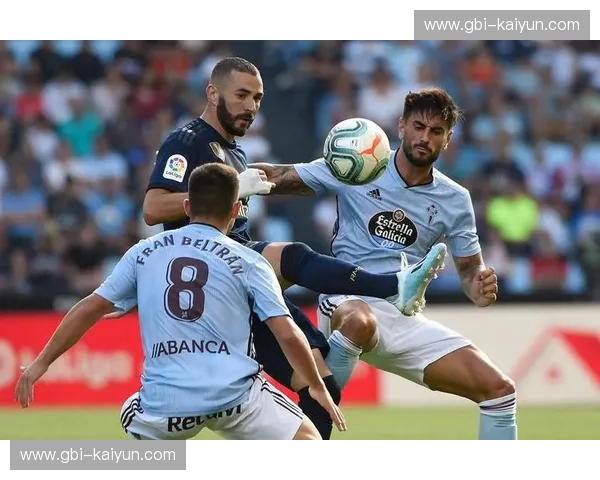 维戈的蓝白潮汐：塞尔塔与马德里竞技的荣耀对决