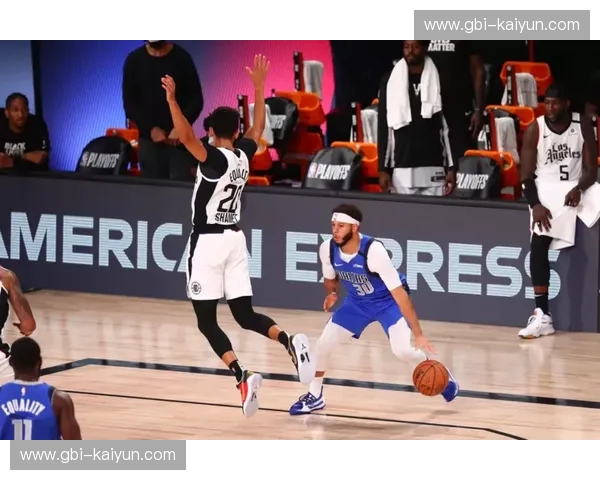 巅峰对决：小牛能否在快船的钢铁防线下撕开一道口子？